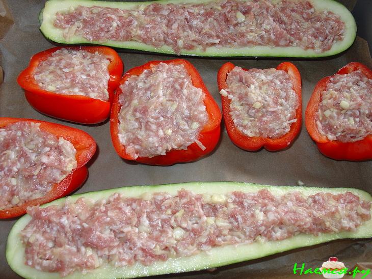 Фаршированные овощи с мягким сыром и чесноком