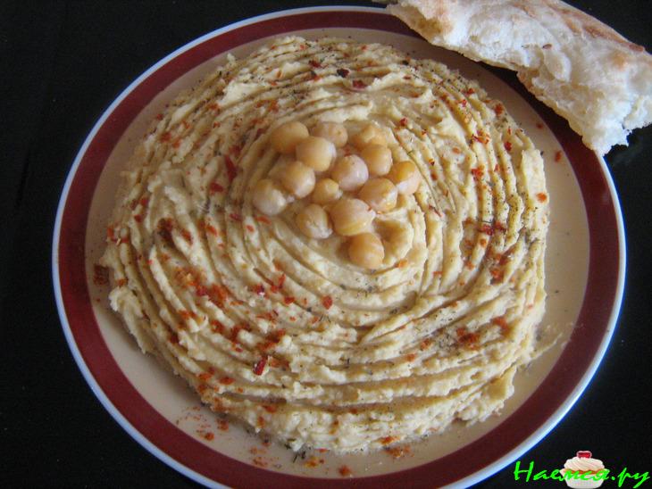 Паштет из нута с печеным чесноком