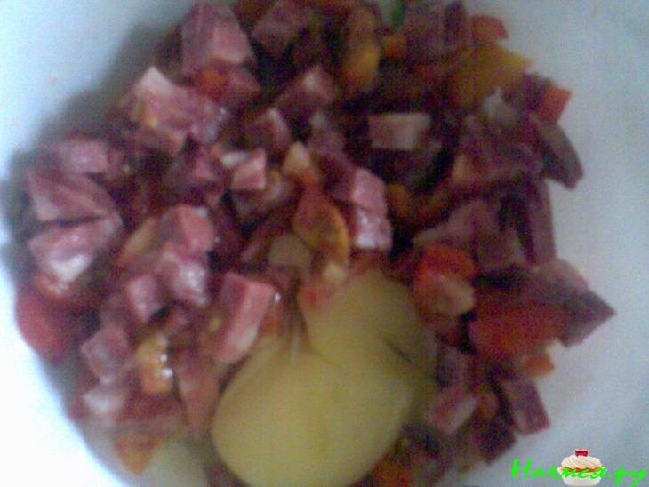 Горячие бутерброды с колбасой и помидором Горячие бутерброды с колбасой и помидором