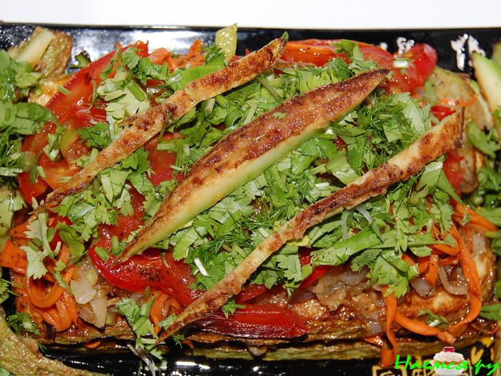 Овощная слойка с чесноком