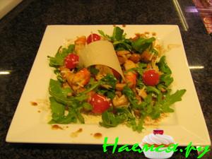 Салат с крабами и грибами