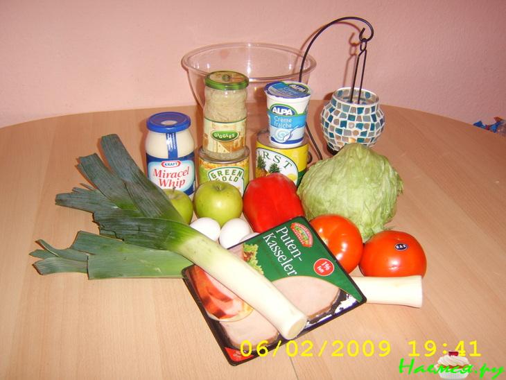 Слоёный салат с индюшиной ветчиной