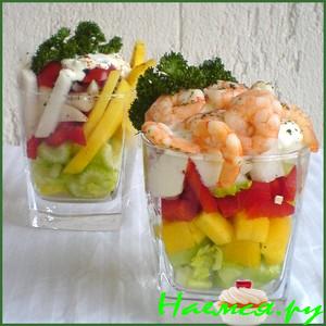 Салат-коктейль с сельдереем, манго, дайконом...