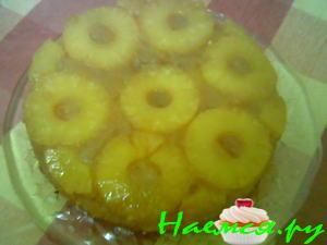 Кекс с ананасом и карамелью