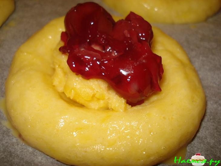 Ватрушечки с вишней