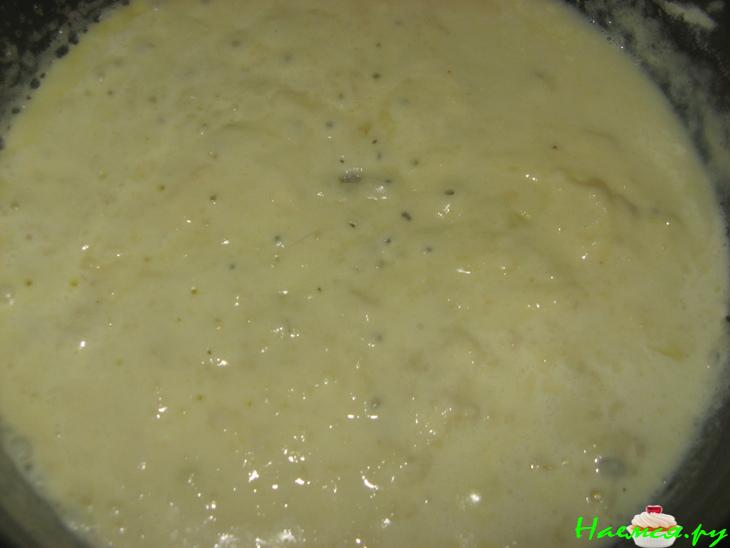 Рулетики из говядины с квашенной капустой в сметанном соусе