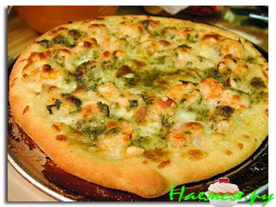 Пицца с макаронами и креветками