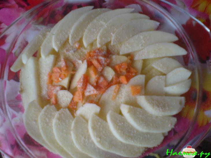 Запеканка с картофелем, грибами и чесноком