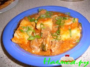 Мясо с луковыми рулетиками Мясо с луковыми рулетиками