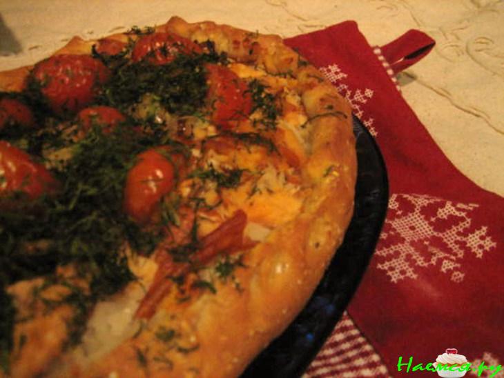 Пирог с копчёным лососем