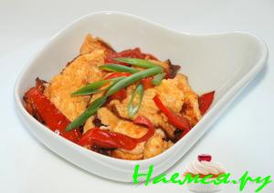 Яйца с томатами и сладким перцем