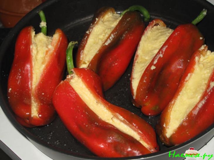 Перец, фаршированный сыром брынза