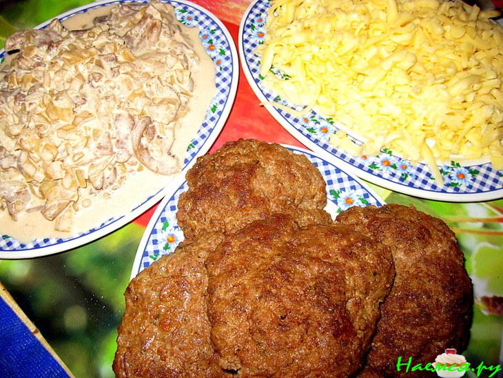 Котлеты в шапочках