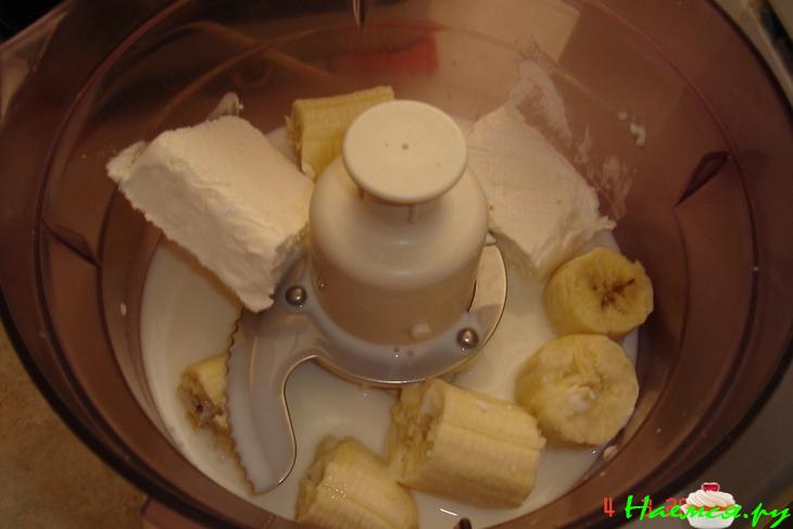 Банановый коктейль с мороженным