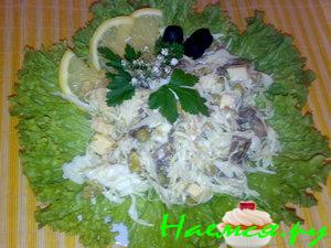 Капустный салат с курицей и горошком Капустный салат с курицей и горошком