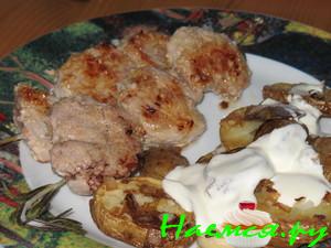 Медальоны из свинины в кунжуте на розмариновых шпажках Медальоны из свинины в кунжуте на розмариновых шпажках