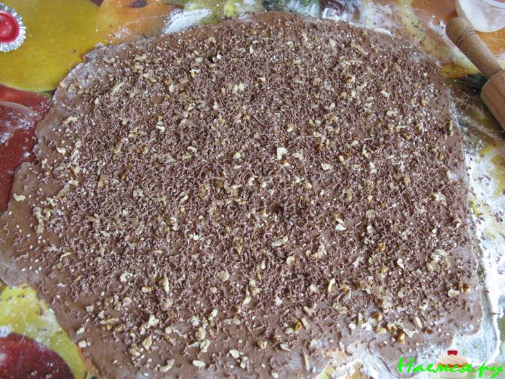 Шоколадное печенье с орехами, кунжутом и шоколадом