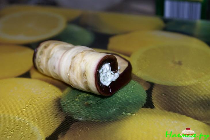 Баклажановые рулетики запеченные с творогом и беконом Баклажановые рулетики запеченные с творогом и беконом