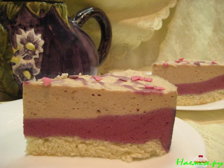 Торт бисквитный со смородиновым и банановым муссом "Наслаждение"