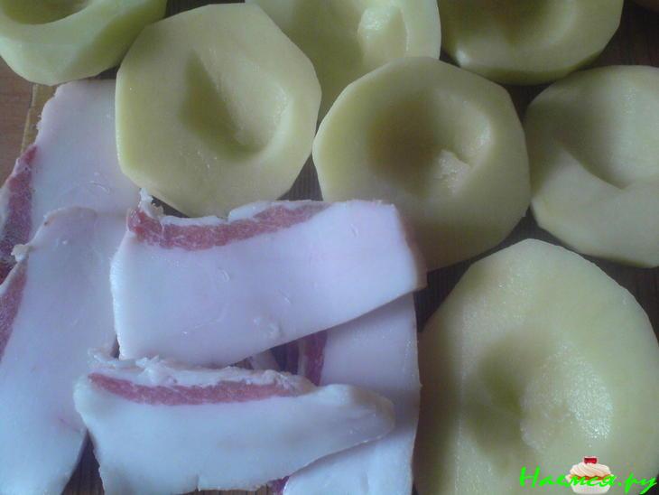 Картофель фаршированный, запеченный в фольге