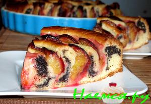 Пирог "Сливово-маковое кольцо" из дрожжевого теста