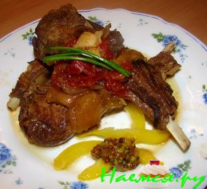 Баранина на кости тушёная