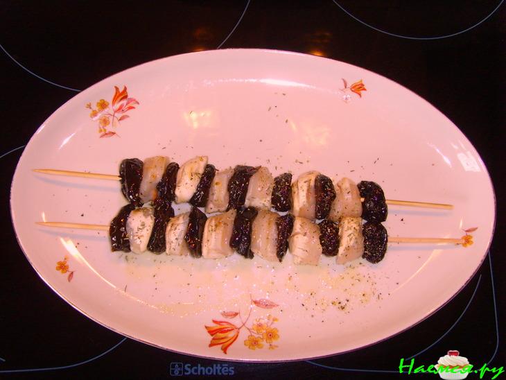 Брошет из морских гребешков и чернослива Брошет из морских гребешков и чернослива