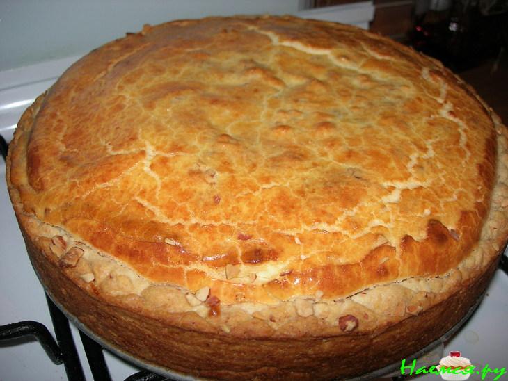 Творожный торт с миндалем и изюмом