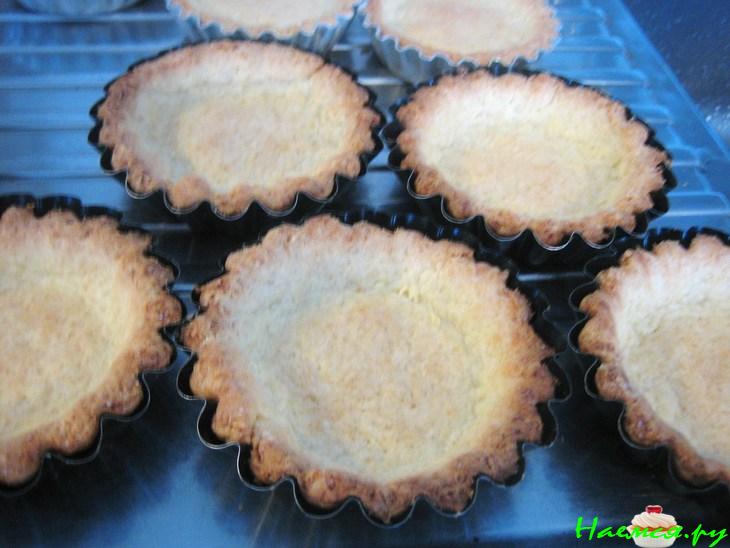 Песочные корзиночки с кремом Песочные корзиночки с кремом