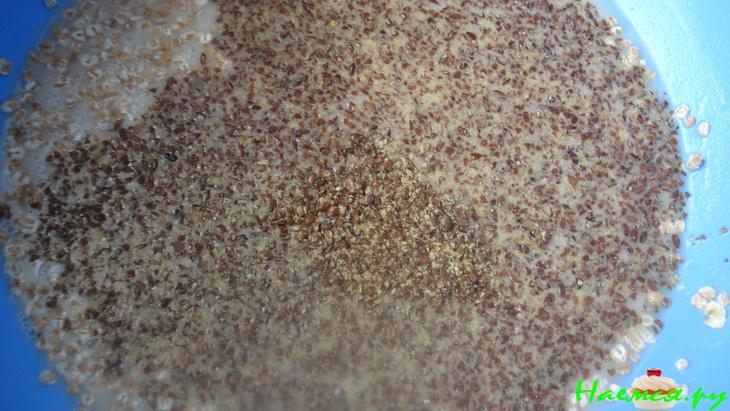 Золотистый хлебушек с семенами льна и овсяными хлопьями