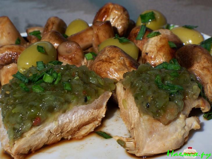 Куриные грудки под огуречным соусом