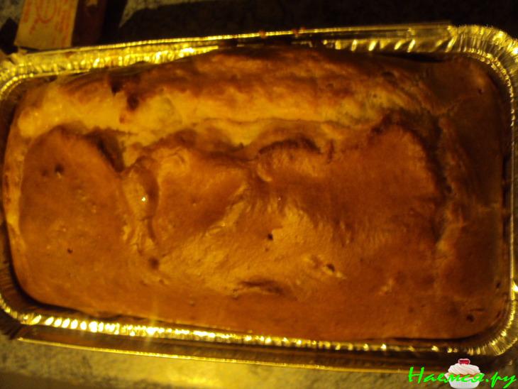 Вкусный заливной пирог с колбасой и сыром к завтраку