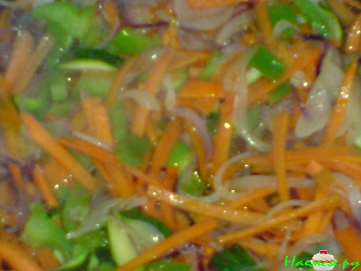 Рулеты из рыбы и цуккини с овощами