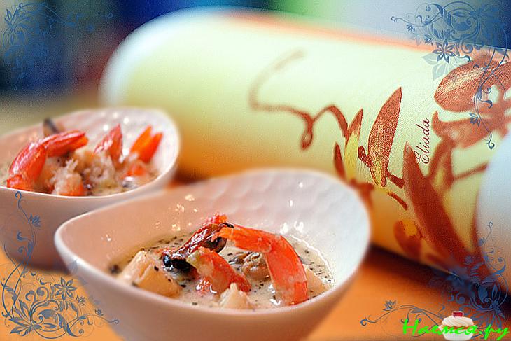 Молочный суп с морепродуктами и сметанкой