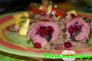 Рулеты из телятины с клюквой