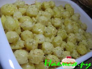Картофель запечённый с заливкой и сыром
