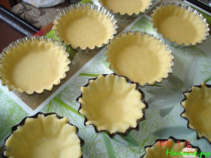 Пирожные песочные с фруктами