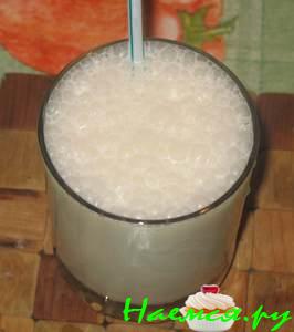 Банановый коктейль с пломбиром