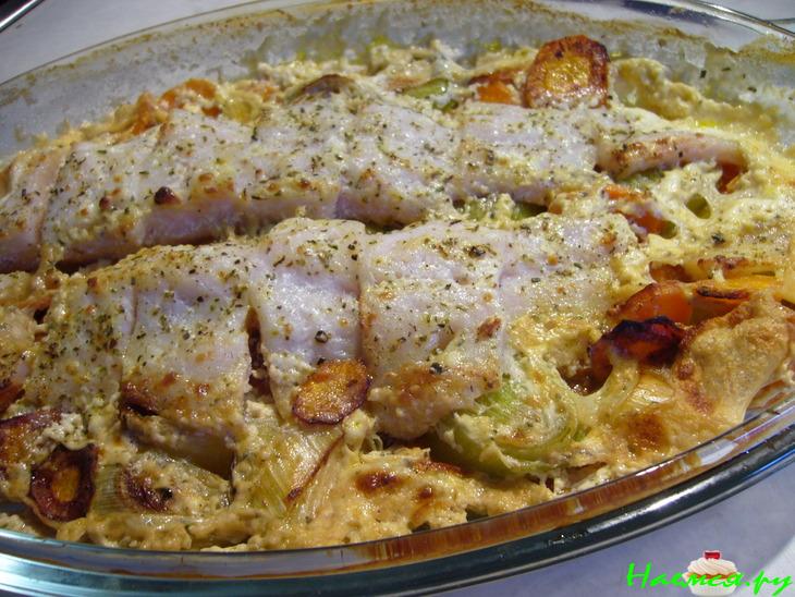 Гратен с пореем и рыбой