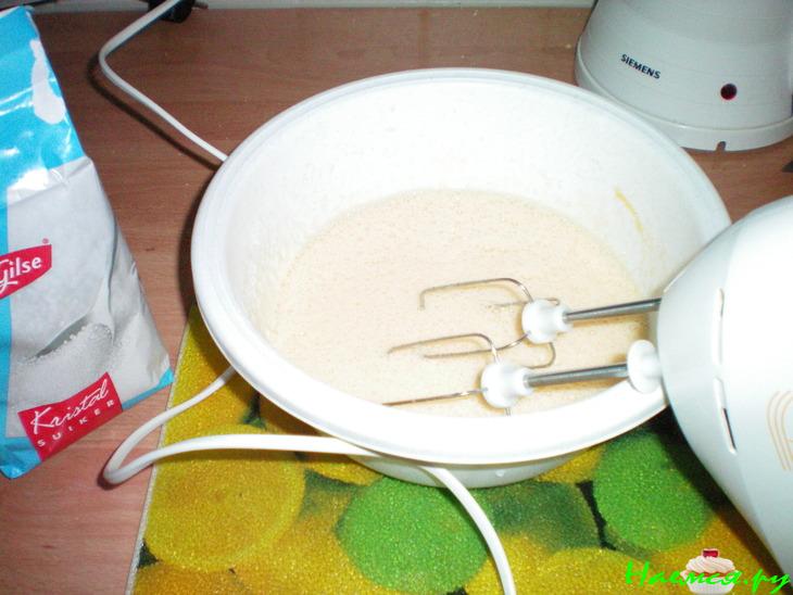 Карамельно-миндальный пирожок