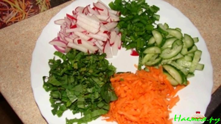 Овощная нарезка с ореховым соусом