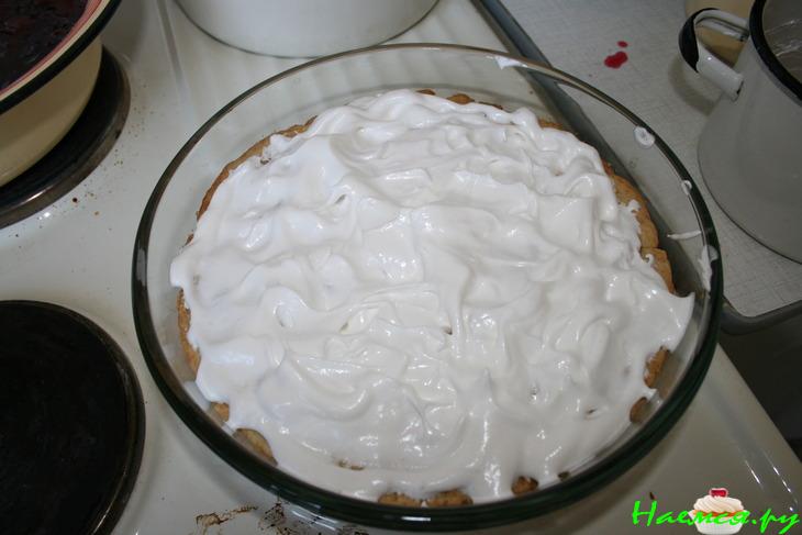 Сладкий пирог с яблоками