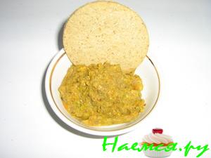 Паштет из чечевицы с авокадо, черносливом и курагой