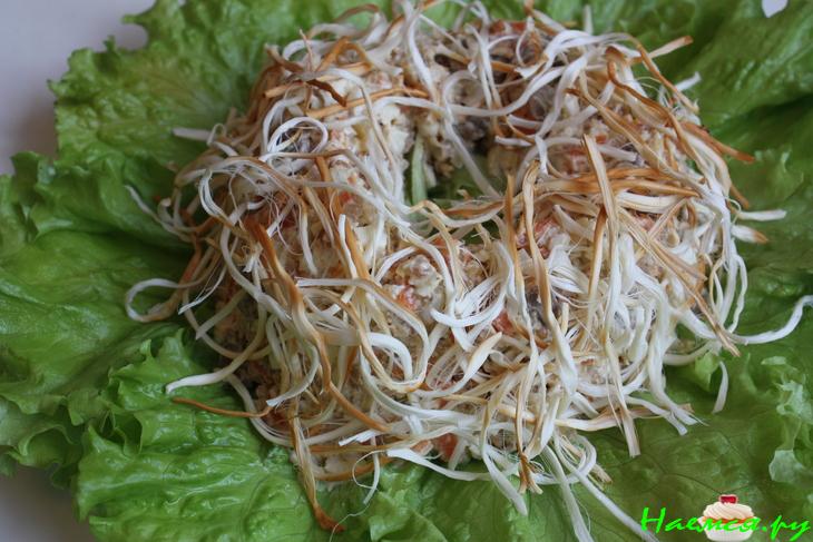 Салат "Гнездо" с куриным филе