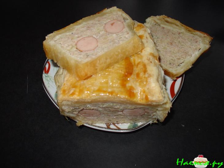 Мясной кекс в слоёном тесте