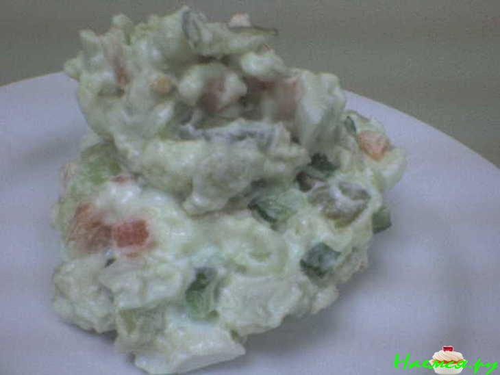 Салат куриный "Юбилейный" с овощами и яблоком