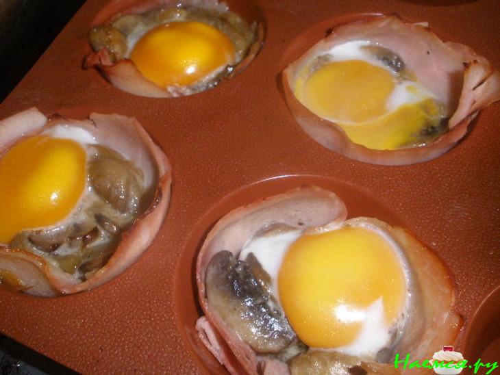 Вариант для завтрака. Яйца в ветчинных корзиночках Вариант для завтрака. Яйца в ветчинных корзиночках