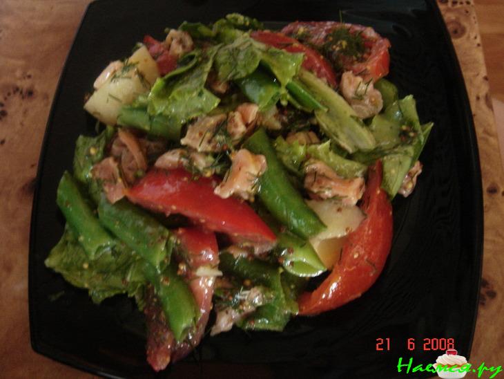 Салат из молодого картофеля и семги с горчичной заправкой