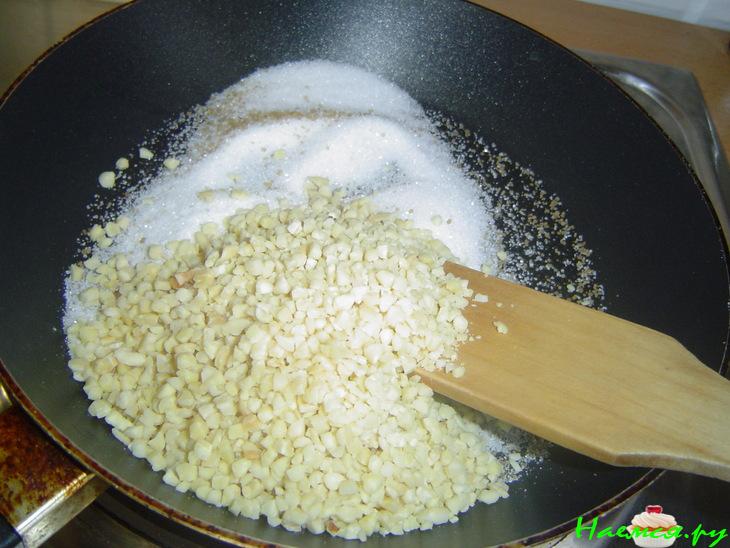 Марципановый торт с орехами