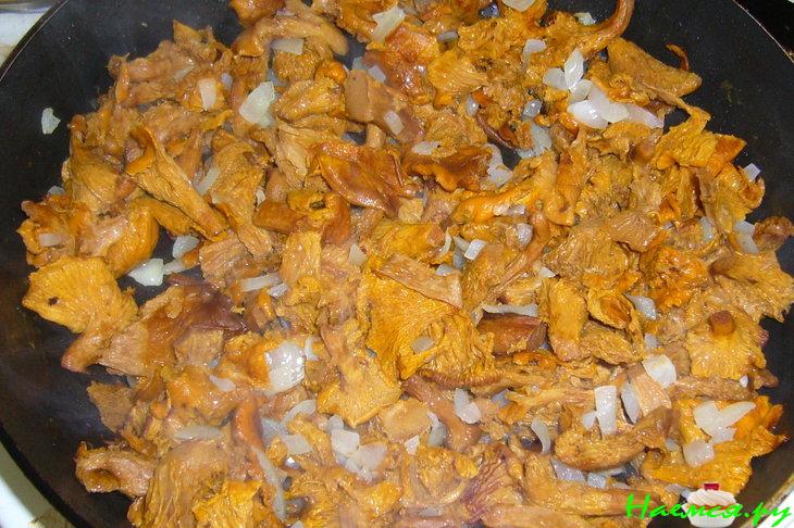 Жаркое в горшочках с рыбкой и грибами